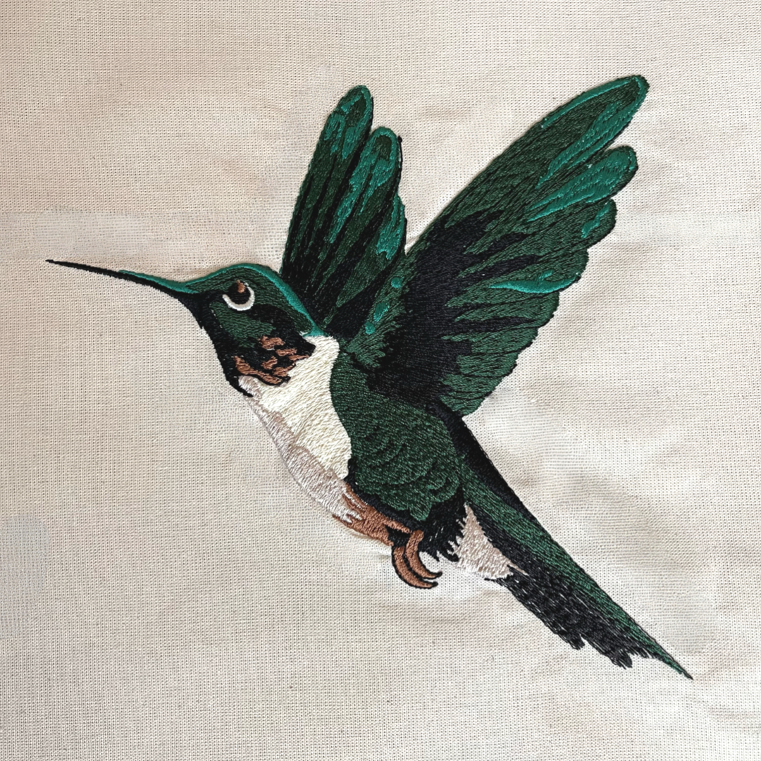 Tote Bag Bordado – Colibrí Esmeralda