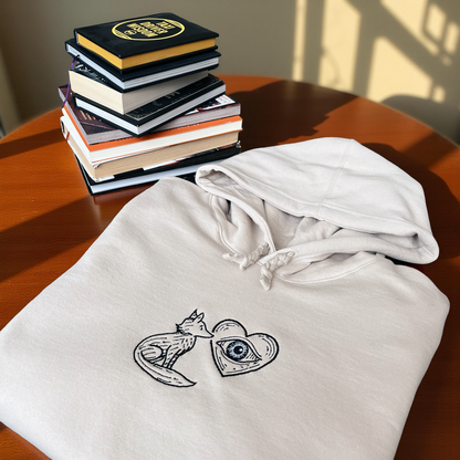 Hoodie bordado "Lo esencial es invisible a los ojos" | Hilo Negro