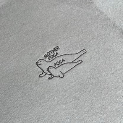 Playera bordada “Mother Foca” | Hilo Negro